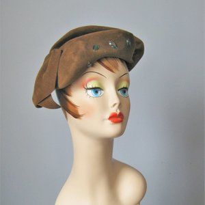 Jeweled Brown Hat / Vtg 50s / Sculptural Jeweled felt hat with green plastic